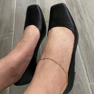 Karina square toe pump. Naturalizer shoes.  Slightly used.  Size 7.5 Wide